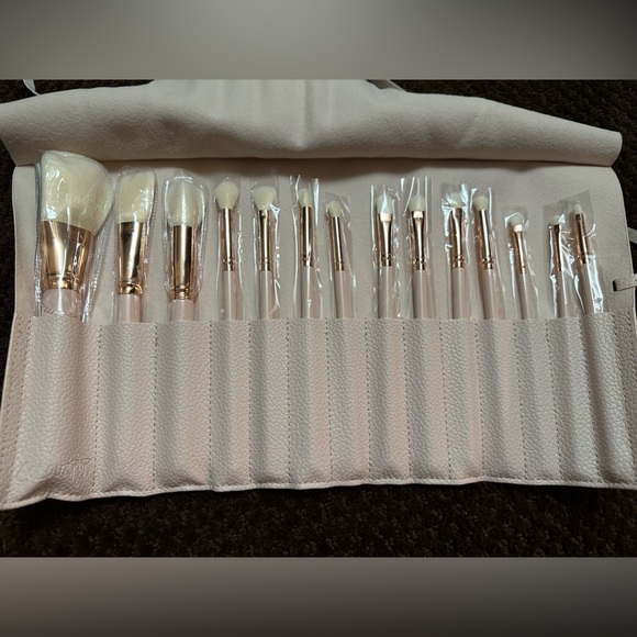 SOLD - Colourpop Ultimate Brush Roll - Picture 2 of 7